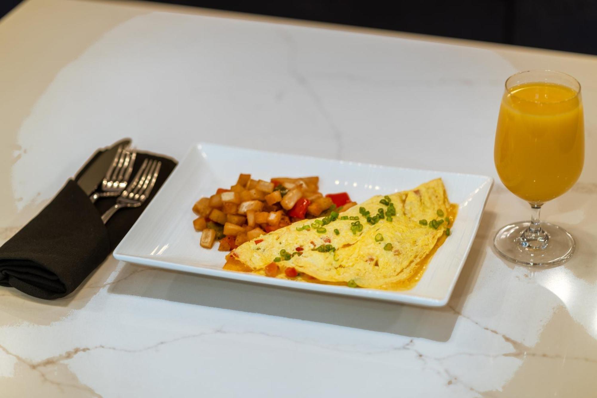 Crowne Plaza Atlanta Ne - Norcross Hotel Bagian luar foto